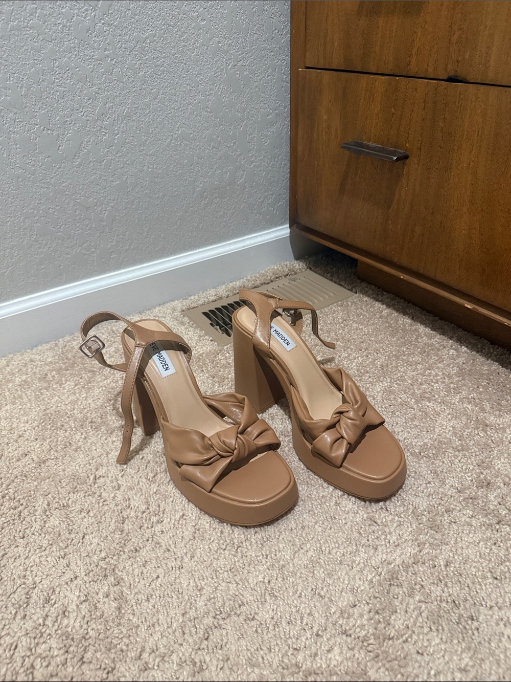 Steve Madden Cognac Knot Platform Sandal